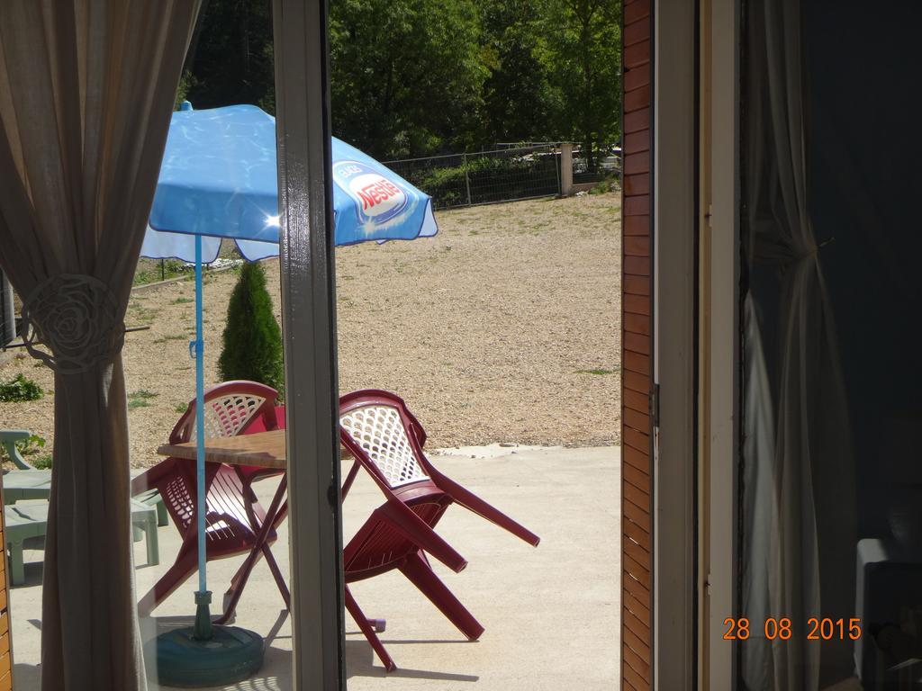 Hotel Bon Accueil Oyonnax Quarto foto