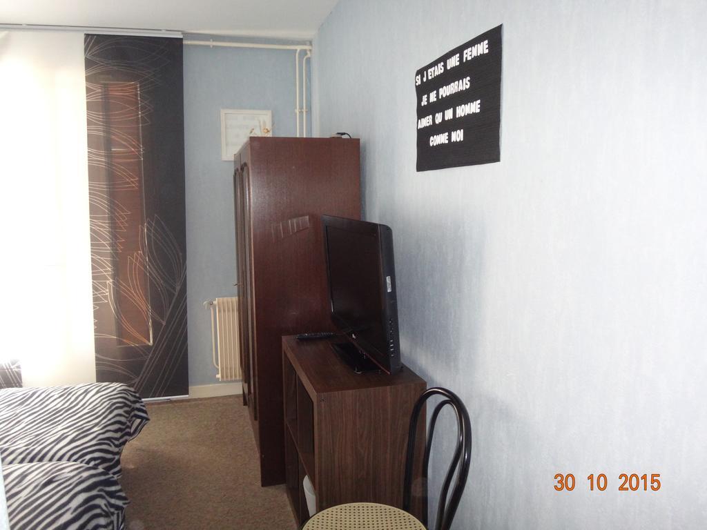 Hotel Bon Accueil Oyonnax Quarto foto