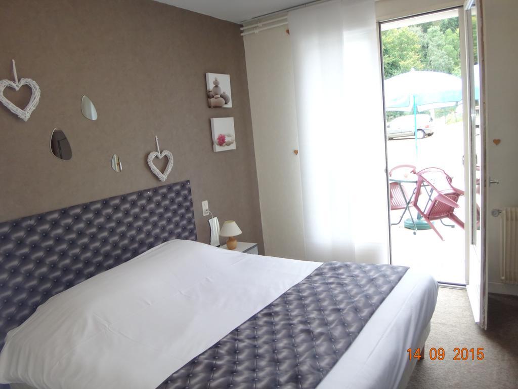 Hotel Bon Accueil Oyonnax Quarto foto